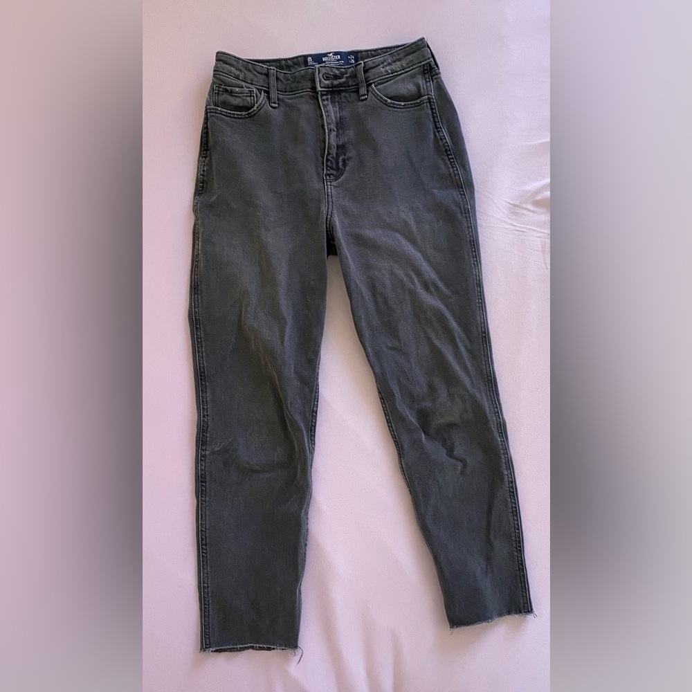 Hollister Ultra High Rise mom Jeans